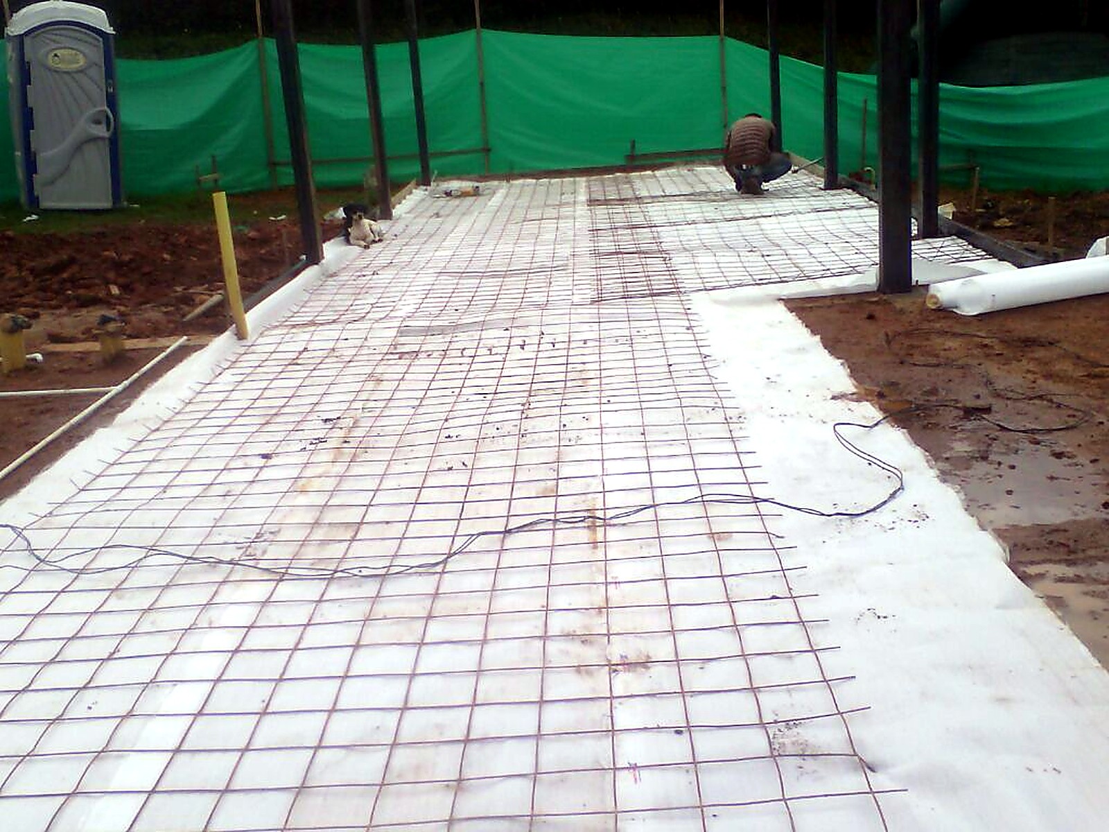 Malla electrosoldada sobre plástico lista para fundir la placa
